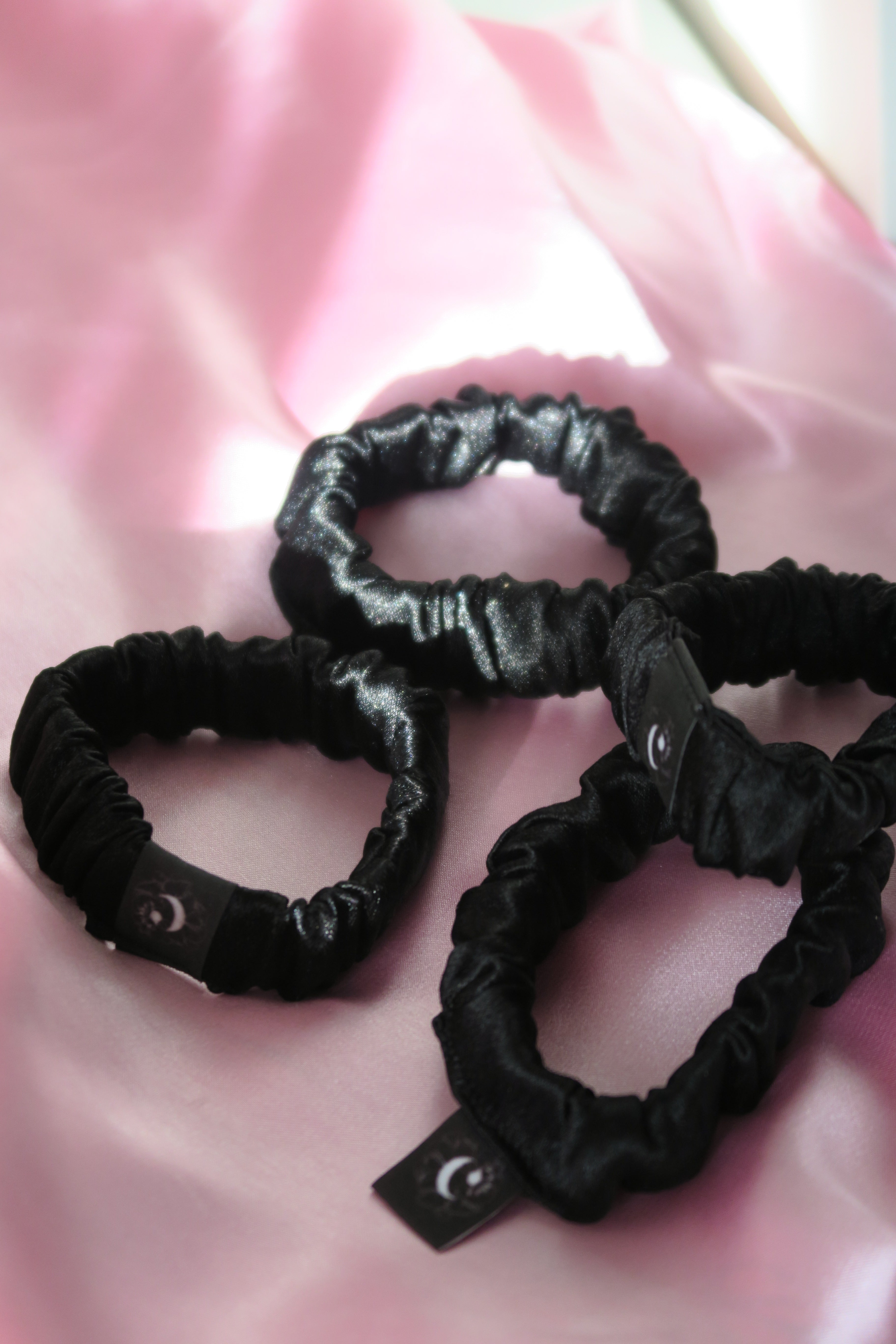 Mini Chouchou en satin - Douceur & Protection pour tes cheveux 🎀