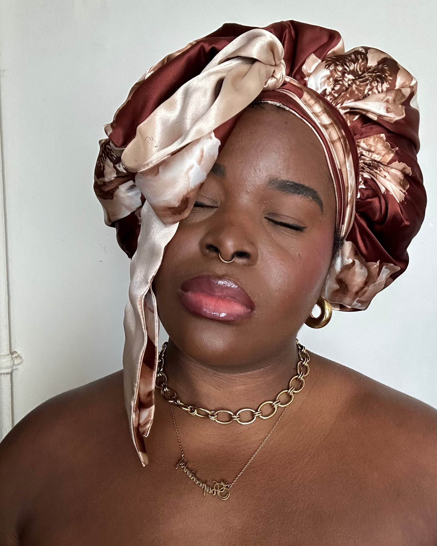 Bonnet en satin Brown sugar