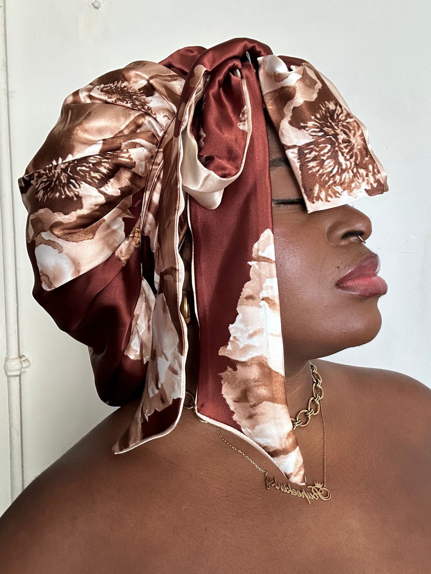 Bonnet en satin Brown sugar