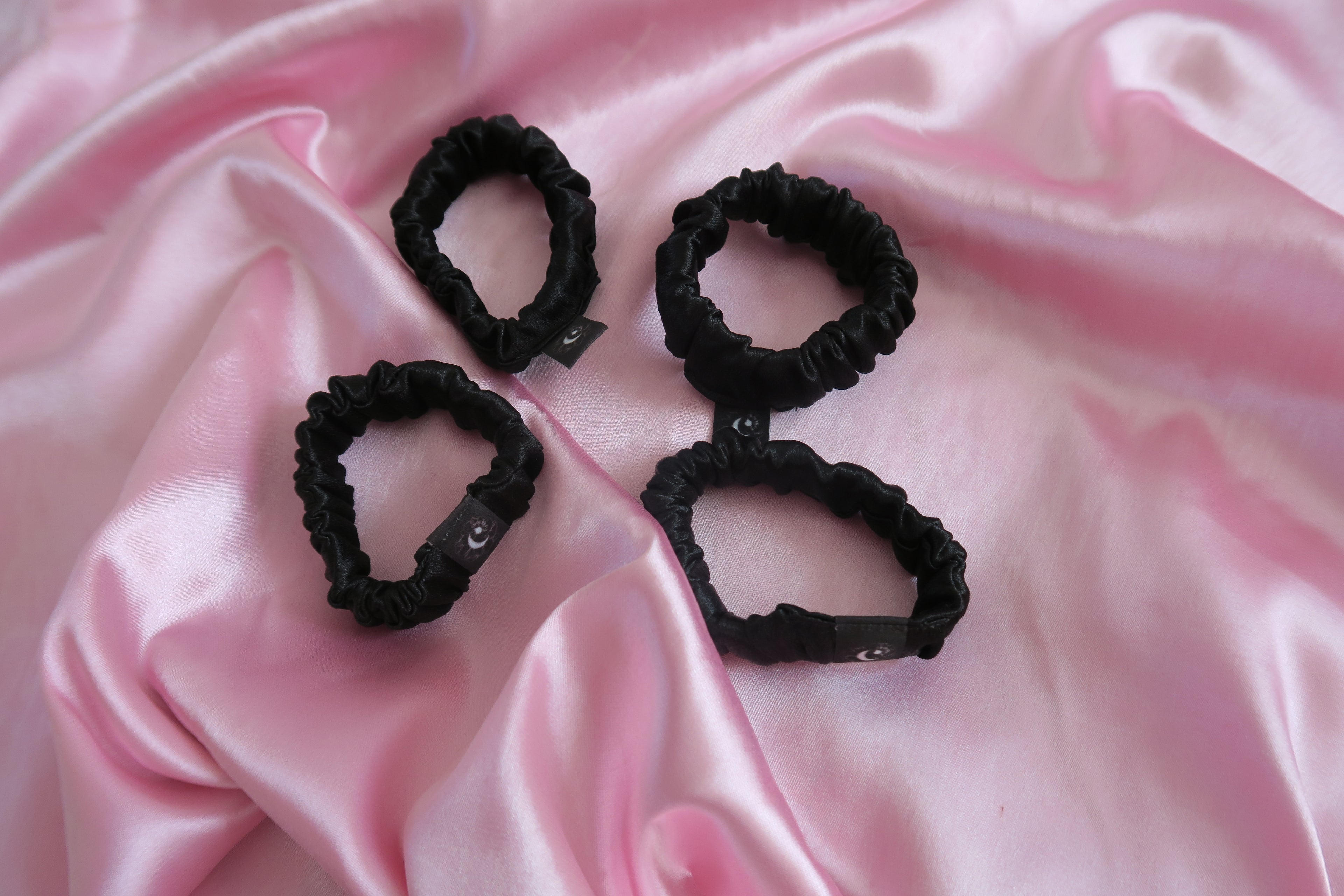 Mini Chouchou en satin - Douceur & Protection pour tes cheveux 🎀