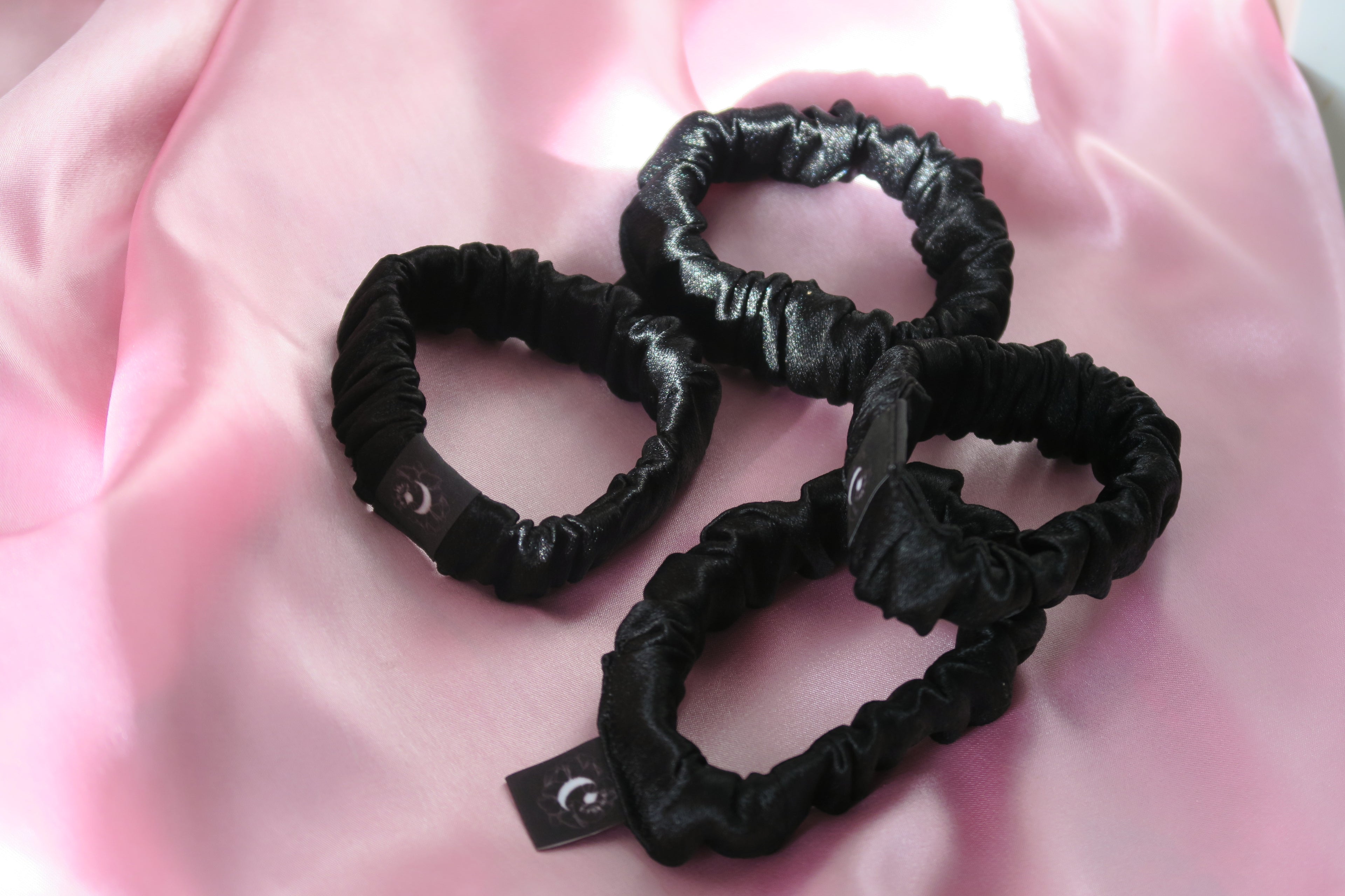 Mini Chouchou en satin - Douceur & Protection pour tes cheveux 🎀