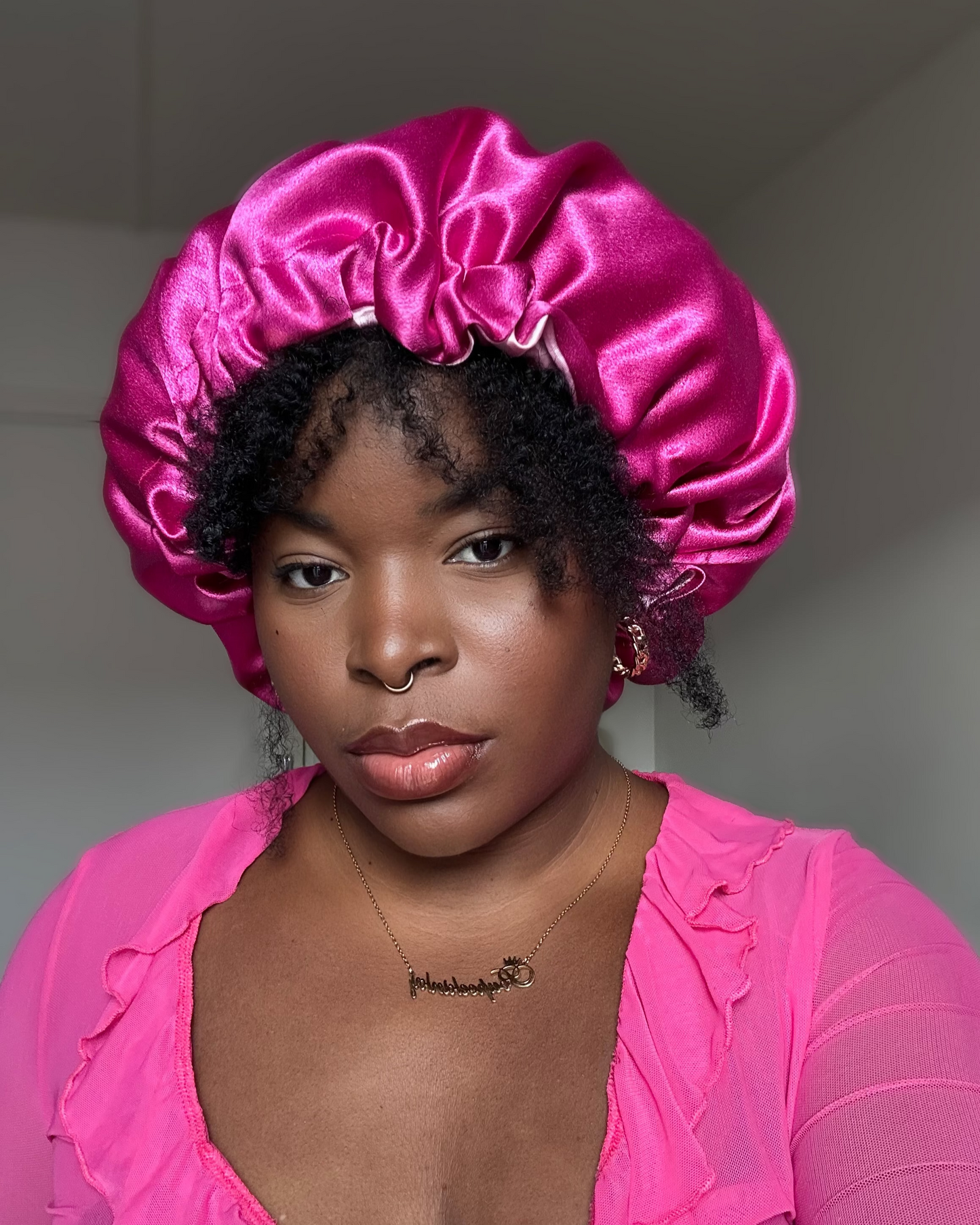 Bonnet en satin Just Girl